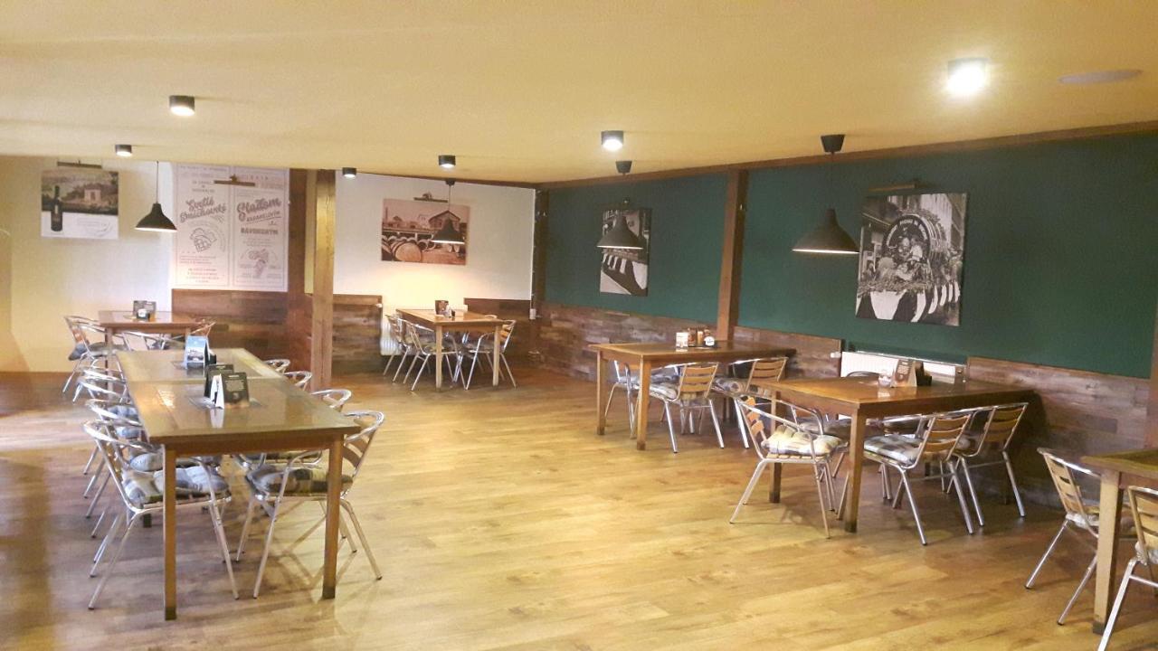 Victoria - Penzion & Restaurant زفولين المظهر الخارجي الصورة