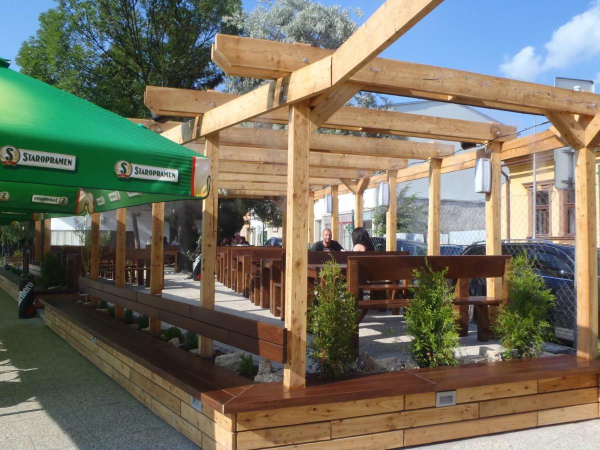 Victoria - Penzion & Restaurant زفولين المظهر الخارجي الصورة